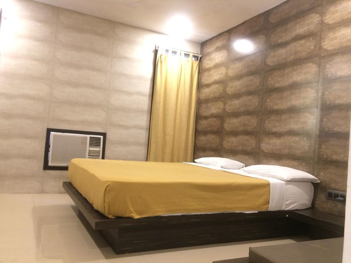 Silver Sands Beach Resort Daman Buitenkant foto