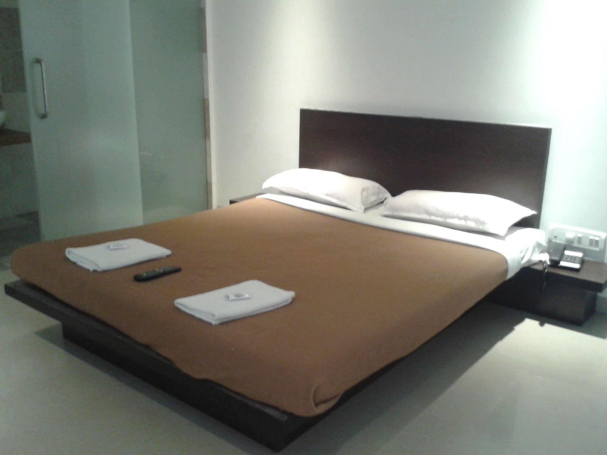 Silver Sands Beach Resort Daman Buitenkant foto