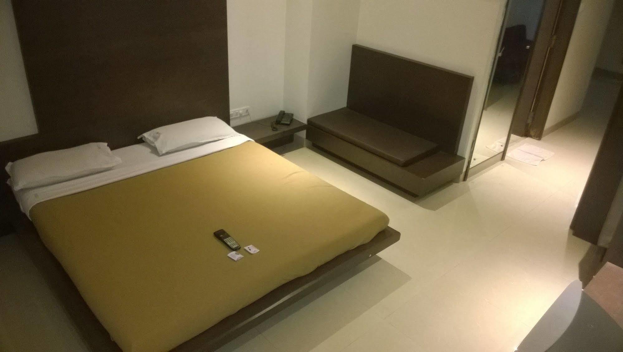 Silver Sands Beach Resort Daman Buitenkant foto