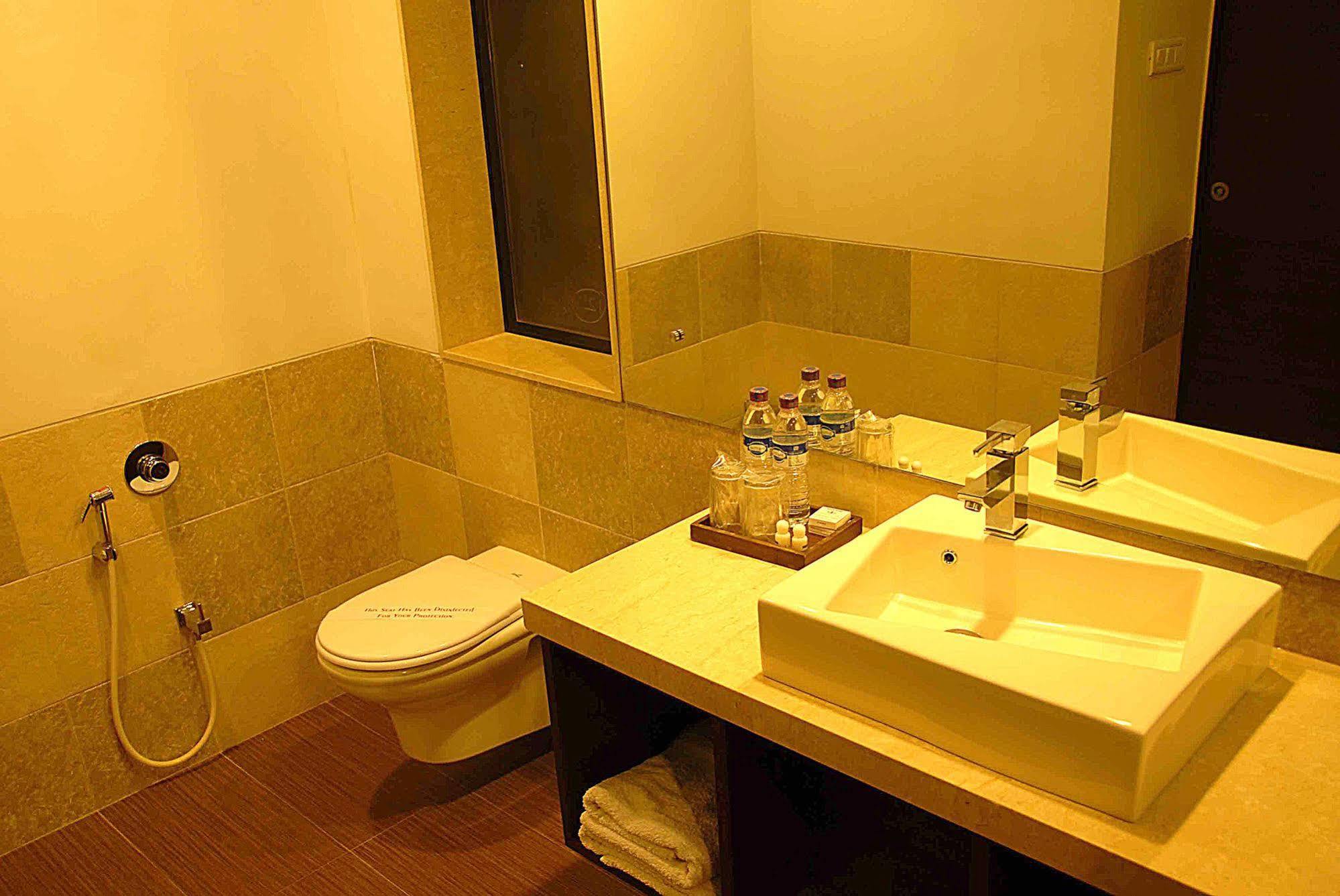 Silver Sands Beach Resort Daman Buitenkant foto