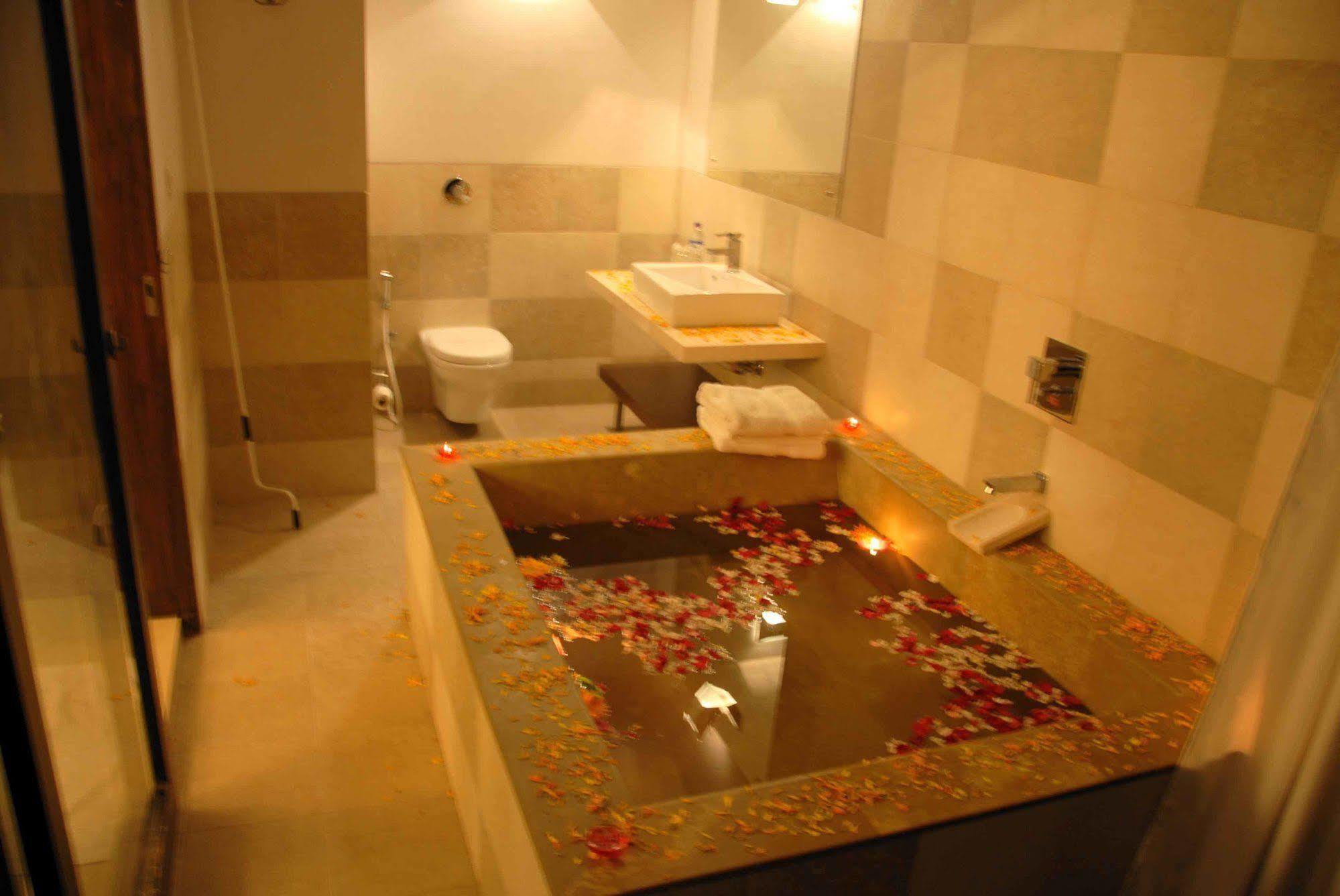Silver Sands Beach Resort Daman Buitenkant foto