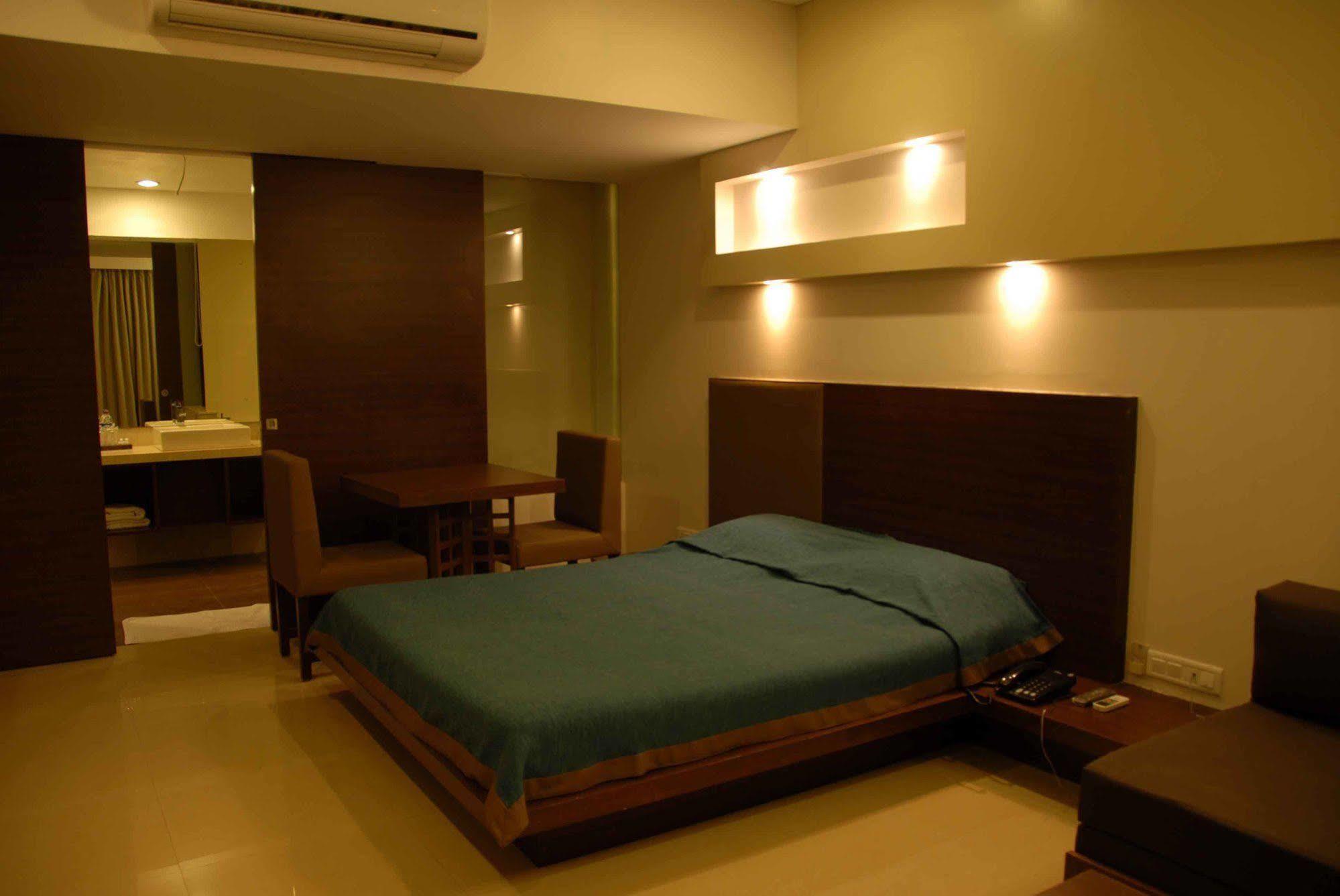 Silver Sands Beach Resort Daman Buitenkant foto