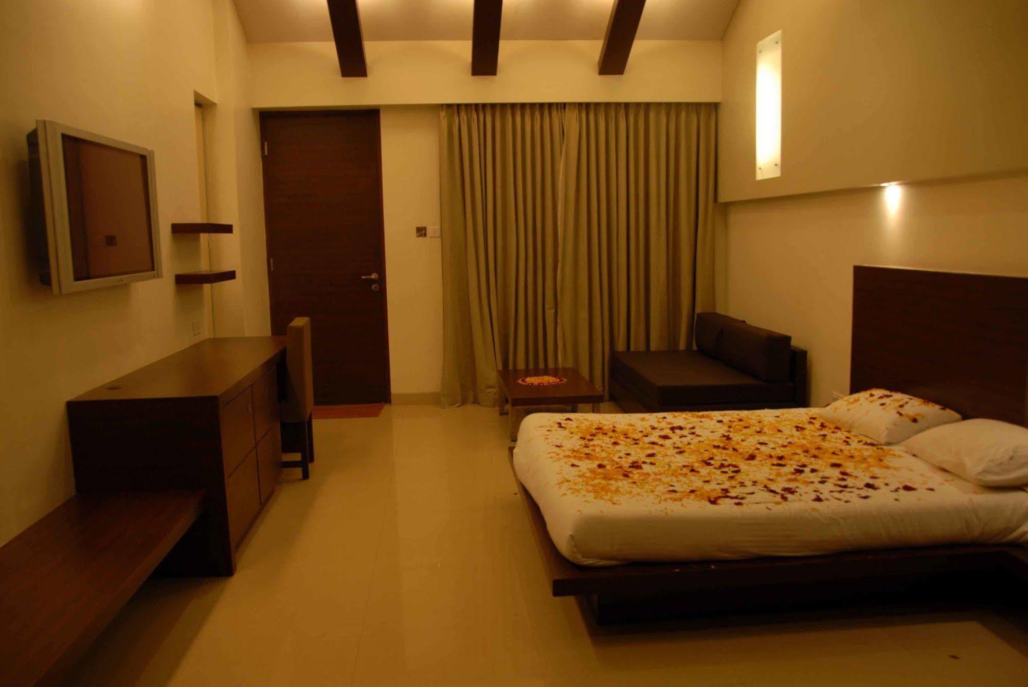 Silver Sands Beach Resort Daman Buitenkant foto