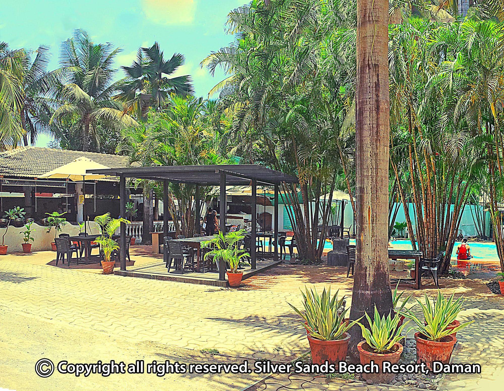 Silver Sands Beach Resort Daman Buitenkant foto