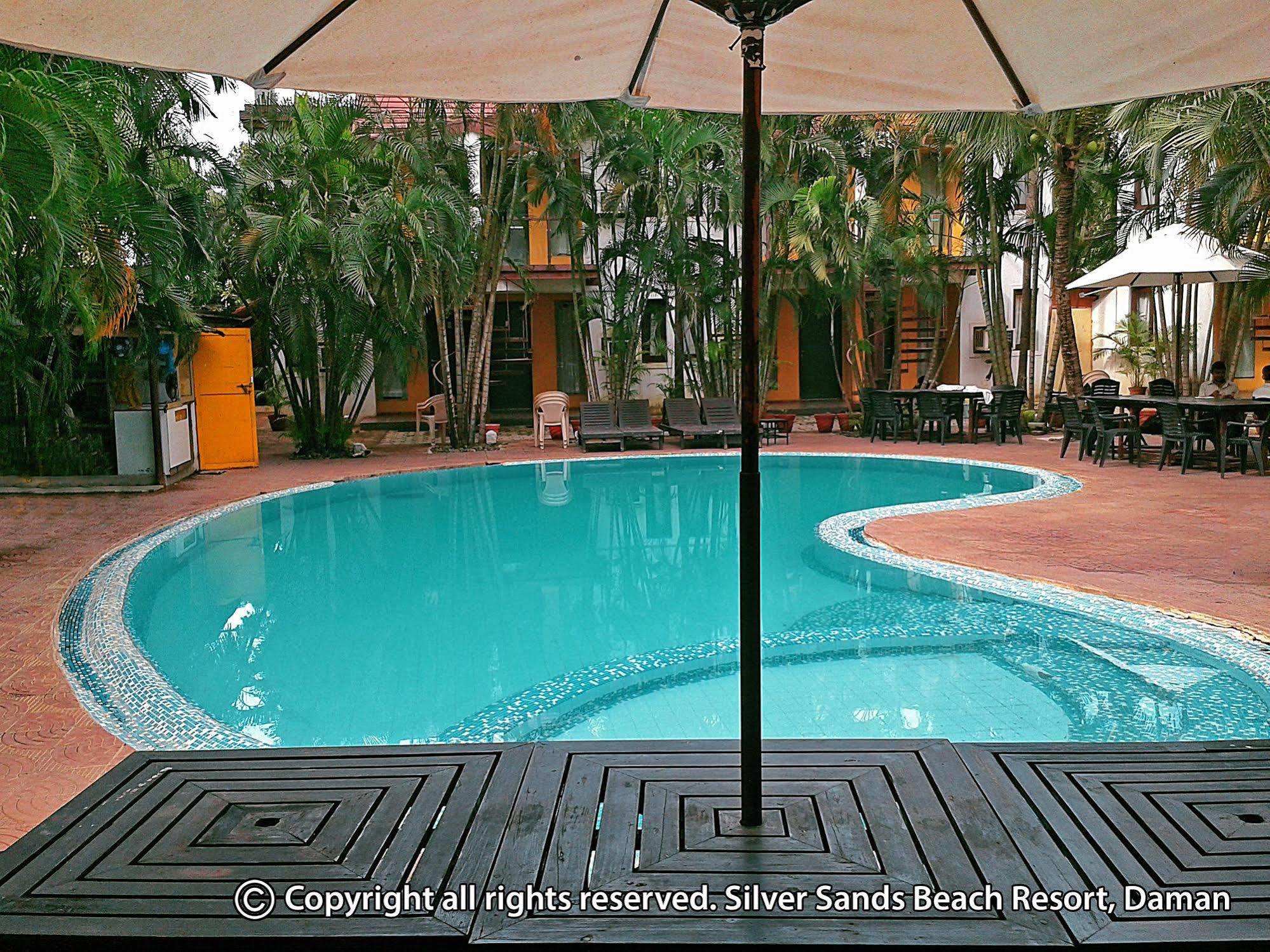 Silver Sands Beach Resort Daman Buitenkant foto