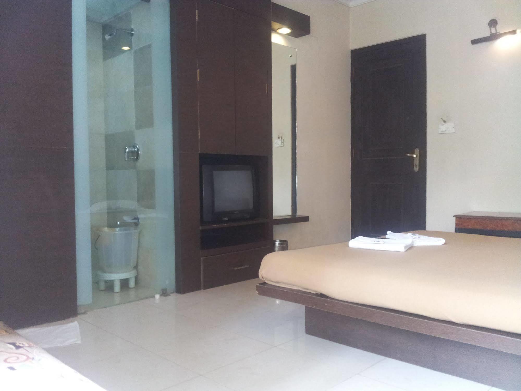 Silver Sands Beach Resort Daman Buitenkant foto